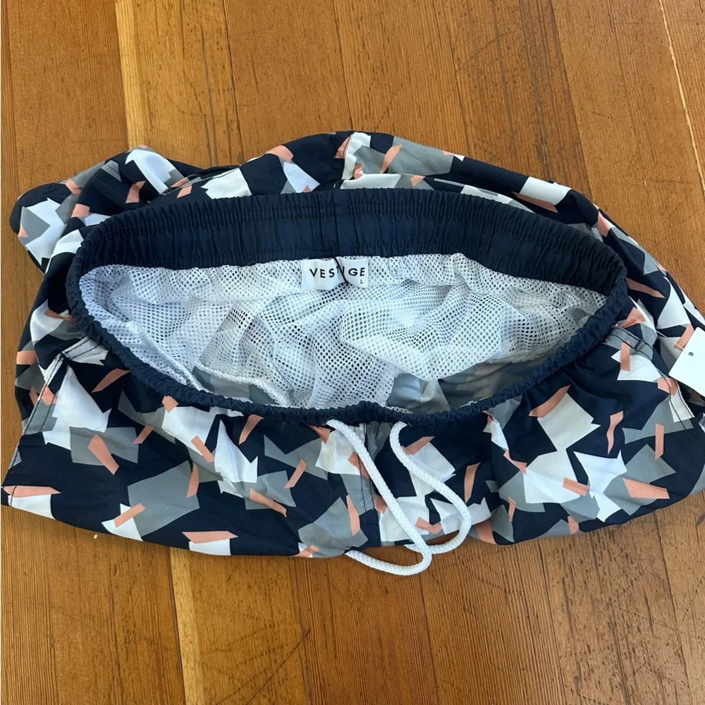 Vestige Geometric Print Swim Shorts NWT Navy Size Large